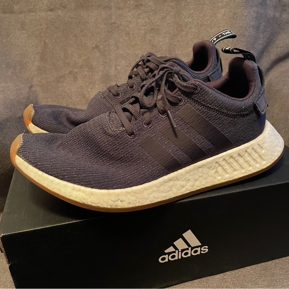 nmd r2 grey five